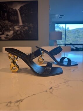 NWT cult gaia Cult Vivianne Gold Chain-Heeled Sandals in Black Snakeskin